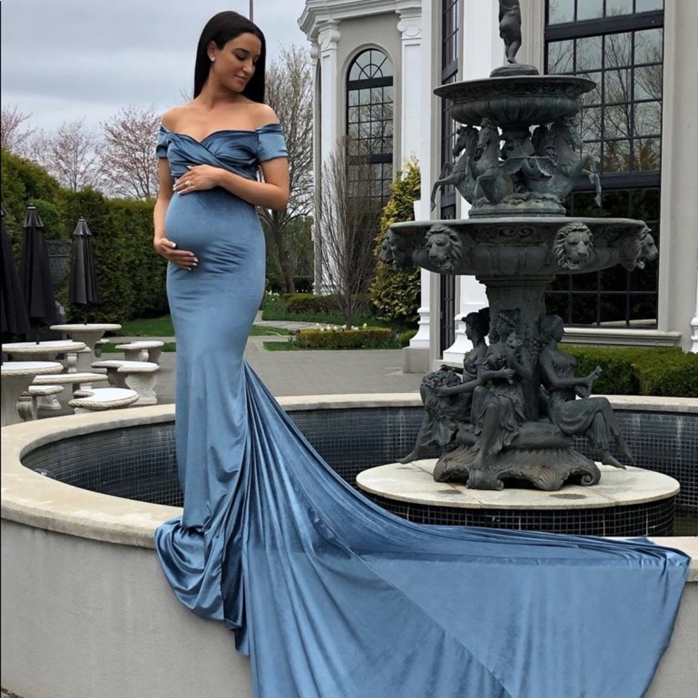 Maternity velvet gown,worn once for maternity photoshoot, great conditions